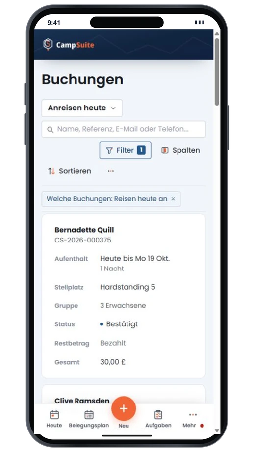 Die heutigen Anreisen auf dem Handy: jeder Gast mit Aufenthalt, Stellplatz, Gruppe, Status und offenem Restbetrag
